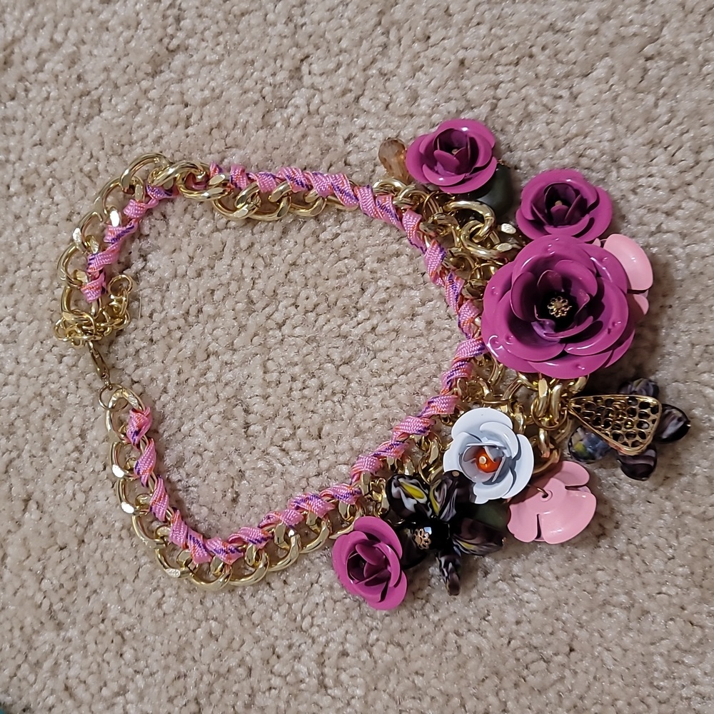 Necklaces - Picture 5 of 6